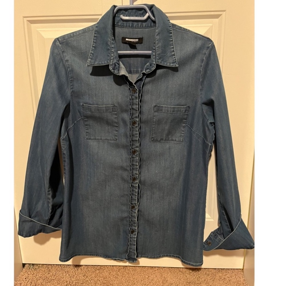 Size medium (tag says large but fits smaller) Attitude stretch denim shirt